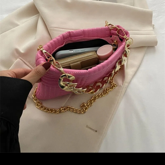 Quilted chain square bag - Picture 4 of 12